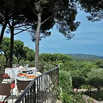 Marie Saint Tropez